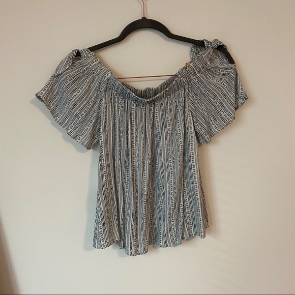 F21 Off the Shoulder Top - Picture 10 of 10